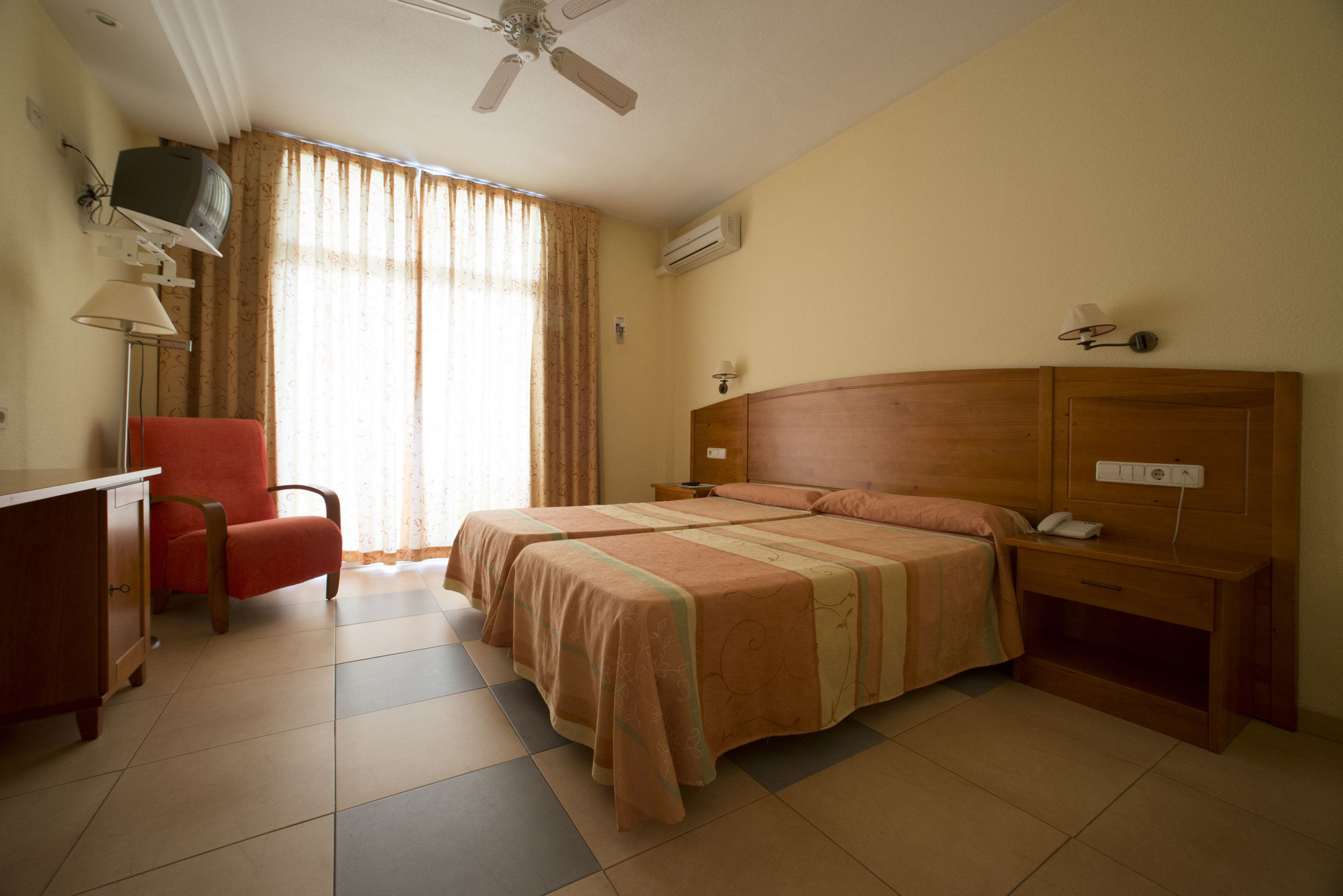 Hotel Tres Anclas Gandia Ngoại thất bức ảnh